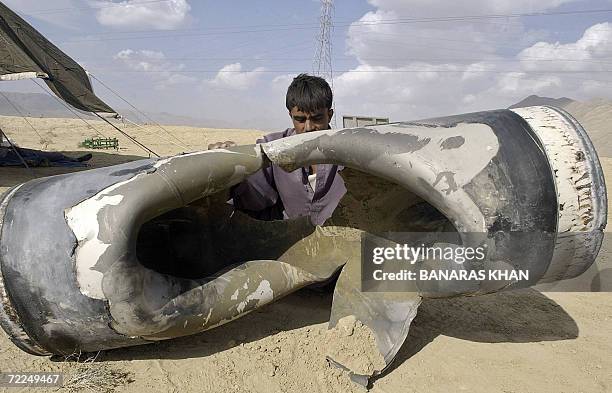 Pakistani official examines a damaged gas pipeline after a blast at Dasht, some 40 kms from Quetta, 24 October 2006. Suspected tribal rebels blew up...