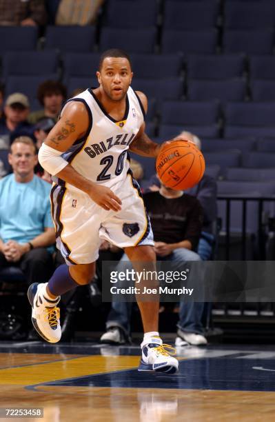Damon Stoudamire of the Memphis Grizzlies drives against the Chicago Bulls during a preseason game on October 16, 2006 at FedExForum in Memphis,...
