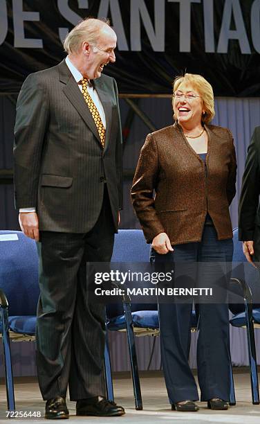 La presidenta de Chile Michelle Bachelet y el canciller Peruano Jose Garcia Belaunde sonrien durante la inaguracion de la Feria del Libro de...