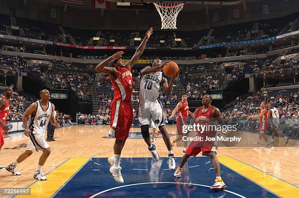 Junior Harrington of the Memphis Grizzlies takes the ball to the basket against Josh Smith of the Atlanta Hawks during a preseason game at the...