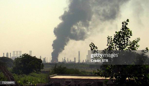 Smoke billows from a refinery operated by India's Reliance Industries at Jamnagar,some 400kms west of Ahmedabad, 25 October 2006. India will order...
