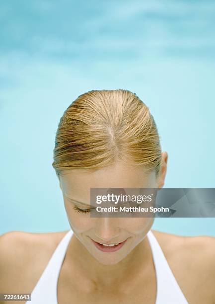 young woman looking down - hair parting stockfoto's en -beelden