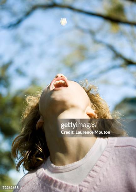 girl catching popcorn with mouth - girls open mouth imagens e fotografias de stock