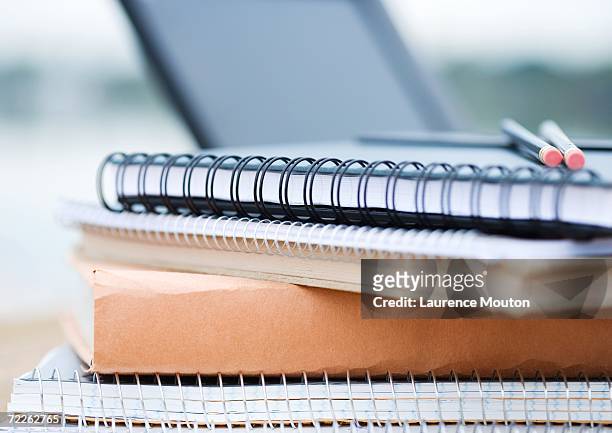 stack on books and notebooks - libro de texto fotografías e imágenes de stock