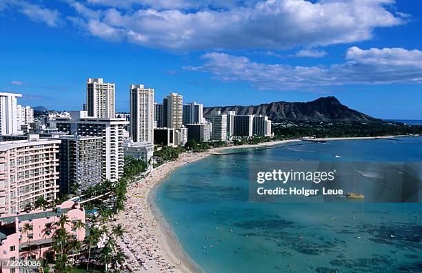 waikiki beach and diamond head, honolulu, united states of america - waikiki beach stock pictures, royalty-free photos & images