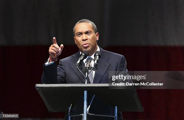 Democratic Massachusetts gubernatorial candidate Deval Patrick addresses the crowd during a rally on October 25, 2006 in Worcester, Massachusetts....