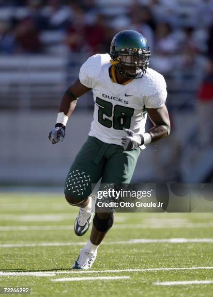 Running back Jonathan Stewart of the Oregon Ducks runs downfield against the Washington State Cougars on October 21, 2006 at Martin Stadium in...