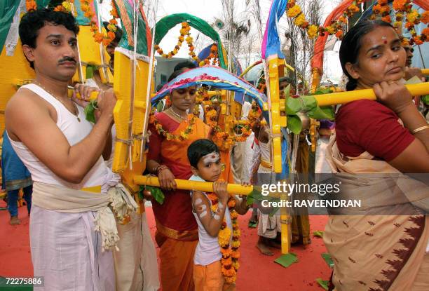 Kavady Patterns Kavadis Photos and Premium High Res Pictures - Getty Images
