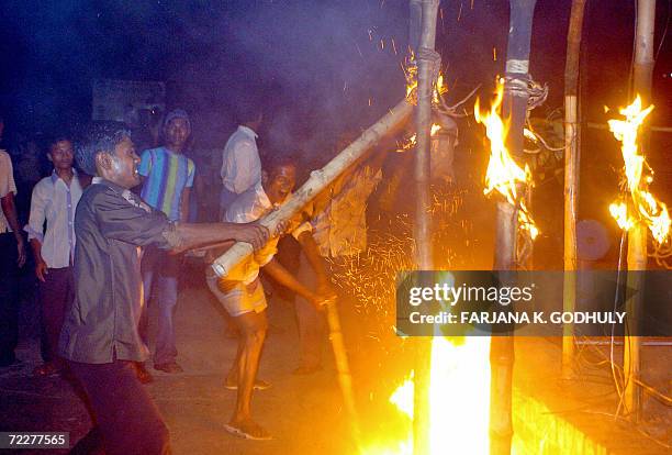 Bangladeshi protestors from the main opposition party Awami League set fires as Prime Minister Khaleda Zia addresses the nation on television in...