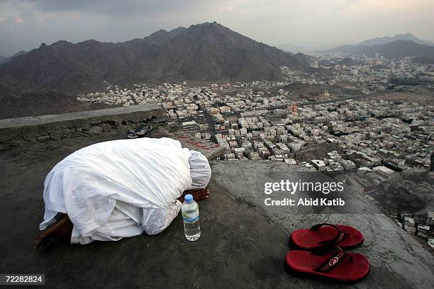 Muslim Pilgrim girl prays on Jebel al-Noor, or Mount of Light, 6 kms from Mecca where they will visit Ghar Heera, or Heera cave January 16, 2005 as...