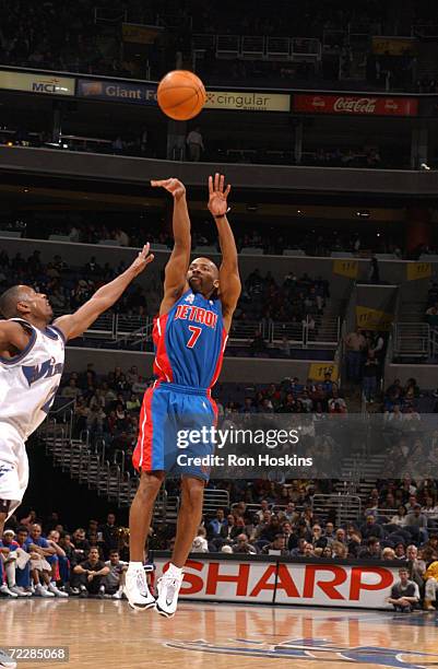 Chucky Atkins of the Detroit Pistons shoots a jump shot over Chris Whitney of the Washington Wizards at the MCI Center in Washington, D.C. DIGITAL...