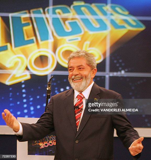 Rio de Janeiro, BRAZIL: Brazil's presidential candidates Luiz Inacio Lula da Silva of the Workers' Party , gestures before the beginning of a TV...