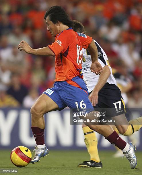 Hyuk-Su Seo of the Roar in action during the round ten Hyundai A-League match between the Queensland Roar and the Central Coast Mariners at Suncorp...