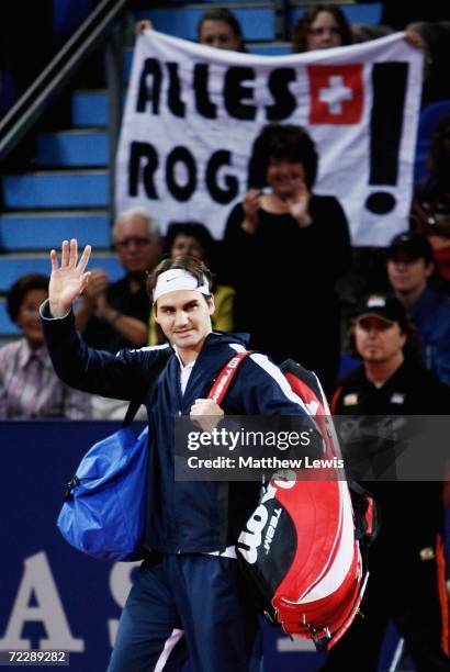 Roger Federer of Switzerland waves to his home crowd ahead of the game against Paradorn Srichaphan of Thailand during day five of the ATP Davidoff...