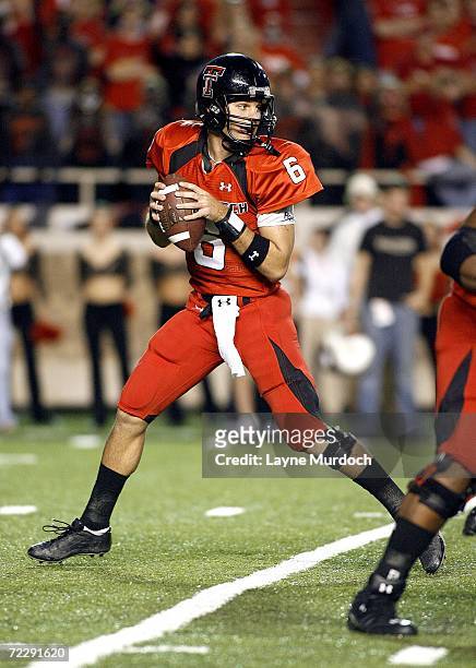 Graham Harrell of the Texas Tech Red Raiders sets up to pass against the Texas Longhorns runs at Jones AT&T Stadium on October 28, 2006 in Lubbock,...