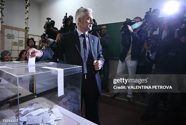 Ultra nationalist presidential candidate Volen Siderov poses for photographers as he casts his ballot at a polling station in Sofia, 29 October 2006....