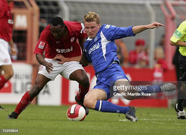Younga Macchambes of Essen and Maik Franz of Karlsruhe fight for the ball during the Second Bundesliga match between Rot Weiss Essen and Karlsruher...