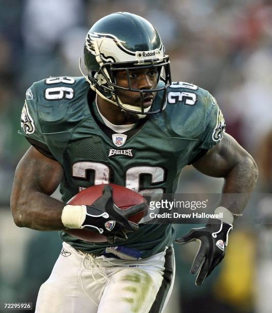Running back Brian Westbrook of the Philadelphia Eagles runs with the ball during the game against the Jacksonville Jaguars on October 29, 2006 at...
