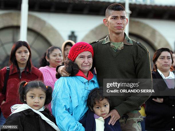 Carmela , su hijo Douglas y las ninas Estefani y Viviana , despiden al Casco Azul Transito Quin despues de embarcar en un avion TC-47 en la base de...