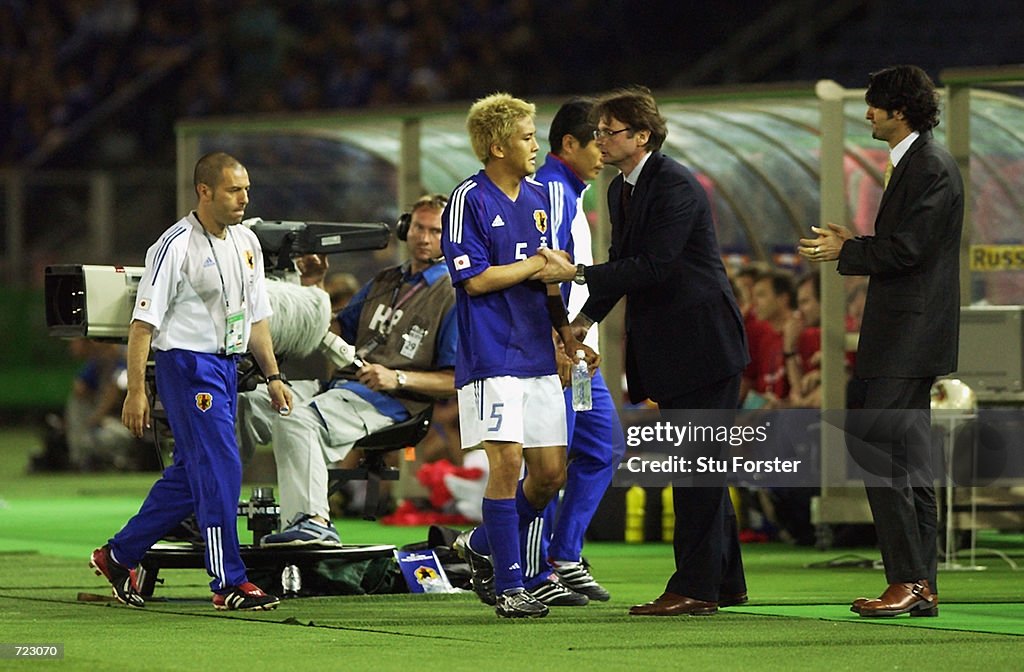 Japan coach Philippe Troussier congratulates goalscorer Junichi Inamoto after he scored the winning goal