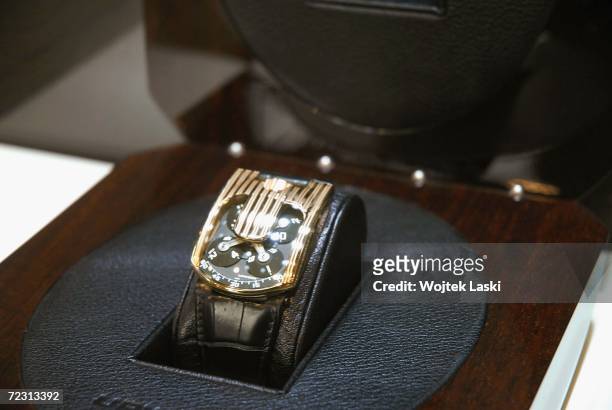 An Urwerk watch, retailing at $ 77 000, is displayed at the Moscow exhibition hall during the Millionaire Fair, October 28, 2006 in Moscow, Russia....