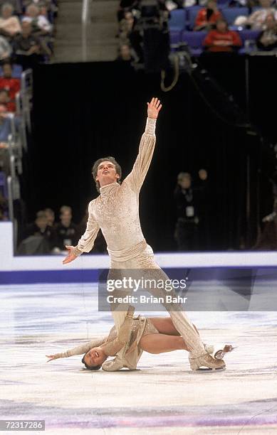 Koyoko Ina and John Zimmerman come in First in the Pairs Event during the 2000 State Farm US Figure Skating Championships at the Gund Arena in...