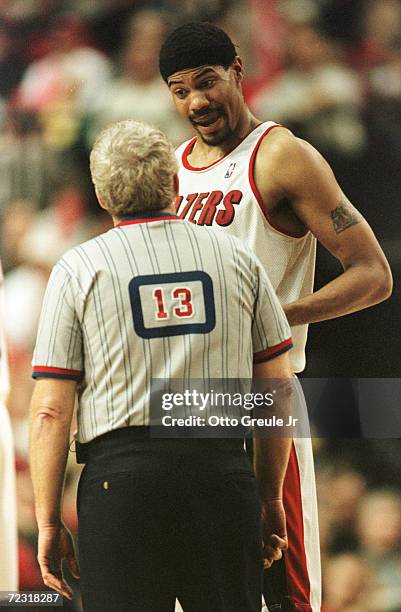 Mike Mathis Referee 21 Blazers Vs Wolves 2000 Stock Photos, High-Res Pictures, and Images ...