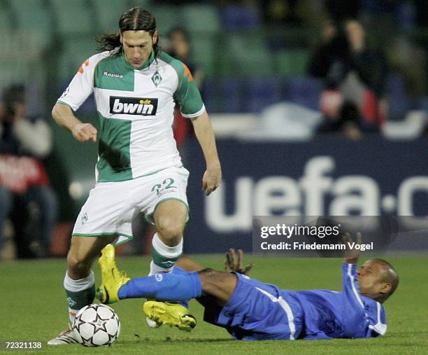 Torsten Frings of Bremen tussles for the ball with Lusio Wagner of Sofia during the UEFA Champions League Group A match between Levski Sofia and...