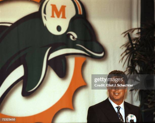 Dan Marino Retirement Photos and Premium High Res Pictures - Getty Images