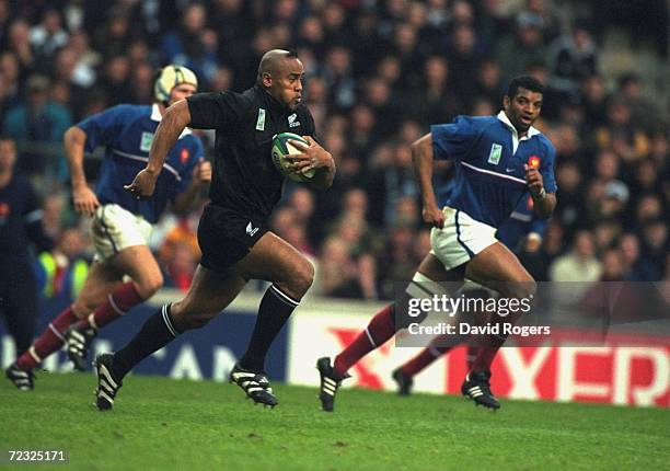 Jonah Lomu of New Zealand runs with the ball during the Rugby Union World Cup 1999 match against France played at Twickenham, in London. France won...