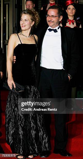 Brandenburg State Governor Matthias Platzeck and girlfriend Jeanette Jesorka arrive at the "Goldene Henne" awards at the Friedrichstadtpalast on...