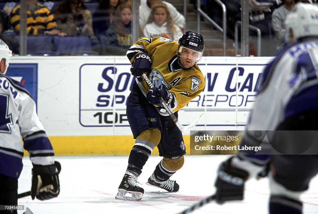 Cliff Ronning shoots the puck