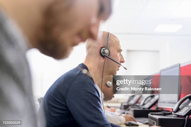 operators in automotive call centre in car factory - sold palabra en inglés fotografías e imágenes de stock