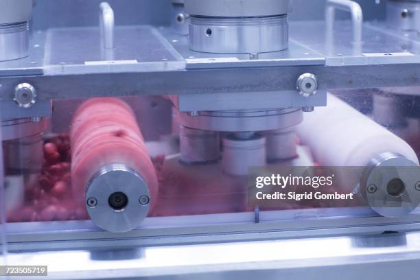 tablet sorting machine in pharmaceutical plant - rushes plant stock pictures, royalty-free photos & images