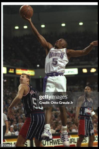 Tyus Edmond Guard Tyus Edney of the Sacramento Kings goes up for two as Matt ...
