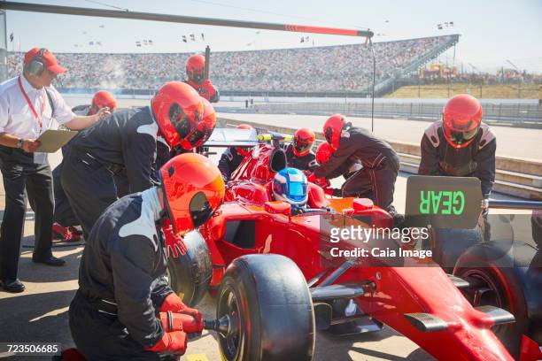 pit crew replacing tires on open-wheel single-seater racing car race car in pit lane practice session - qualifying race 28 stock pictures, royalty-free photos & images