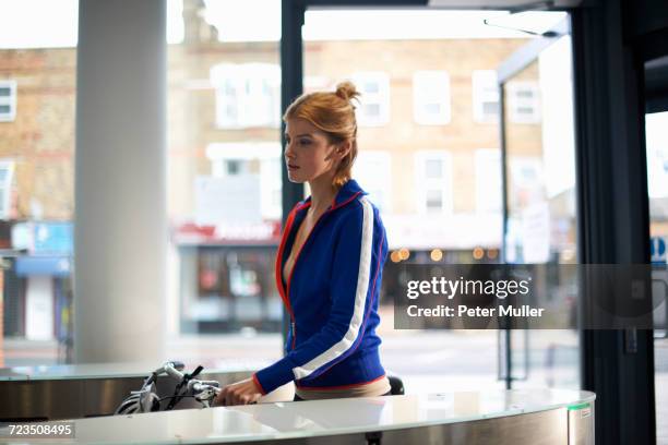 woman going through security barrier on arrival at work - gierig stockfoto's en -beelden