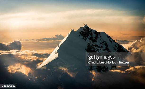 snow covered mountain peaks, monte rosa piedmont, italy - monte rosa - fotografias e filmes do acervo