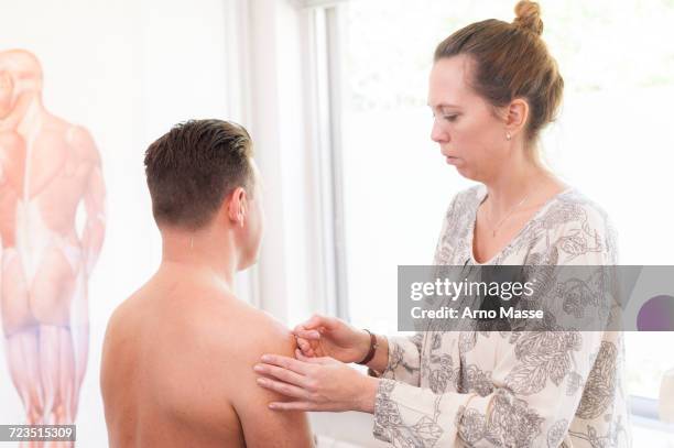 Acupuncture Example 1,424 Traditional Chinese Medicine Massage Stock Photos, High-Res ...
