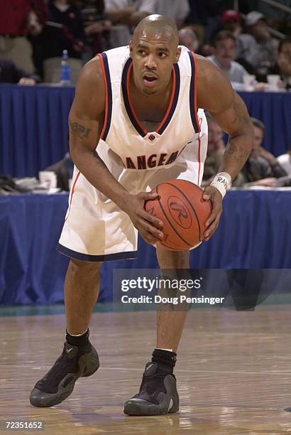 Jason Hart of the Syracuse Orangemen in action against the Samford Bulldogs during the first round of the Midwest Regionals of the NCAA Tournament at...