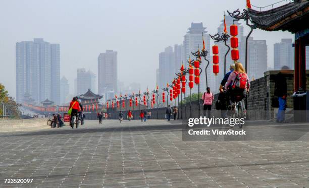 gate tower of xian city,shaanxi province,china - província de shaanxi centro leste da china imagens e fotografias de stock