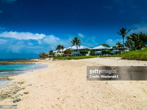 caribbean, cayman islands, george town, luxury villas at seven mile beach - grand cayman islands foto e immagini stock