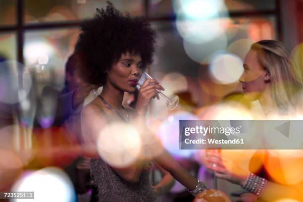 two women socializing on a party - millennials at party photos et images de collection