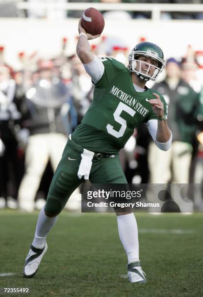Quarterback Drew Stanton of the Michigan State Spartans passes the ball during the game against the Ohio State Buckeyes on October 14, 2006 at...