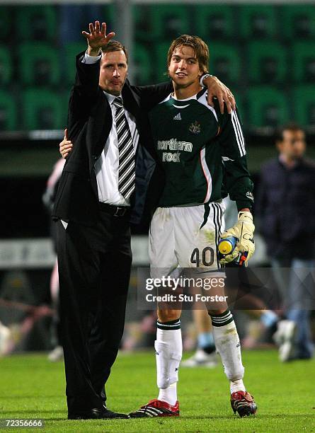 Newcastle manager Glenn Roeder congratulates keeper Tim Krul after the UEFA Cup Group Match between Palermo and Newcastle United at the Renzo Barbera...