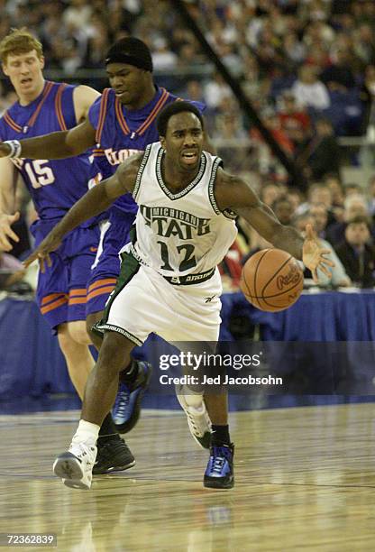 Mateen Cleaves of Michigan State drives to the basket on the Florida defense during the final round of the NCAA Men''s Final Four at the RCA Dome in...