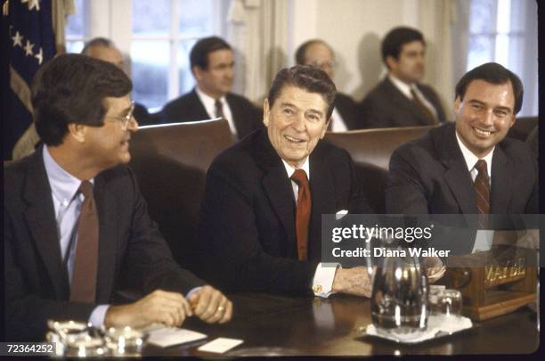 Rep. Trent Lott , President Ronald Reagan and Rep. Tom Loeffler during meeting in cabinet rm re> aid to the Contras.