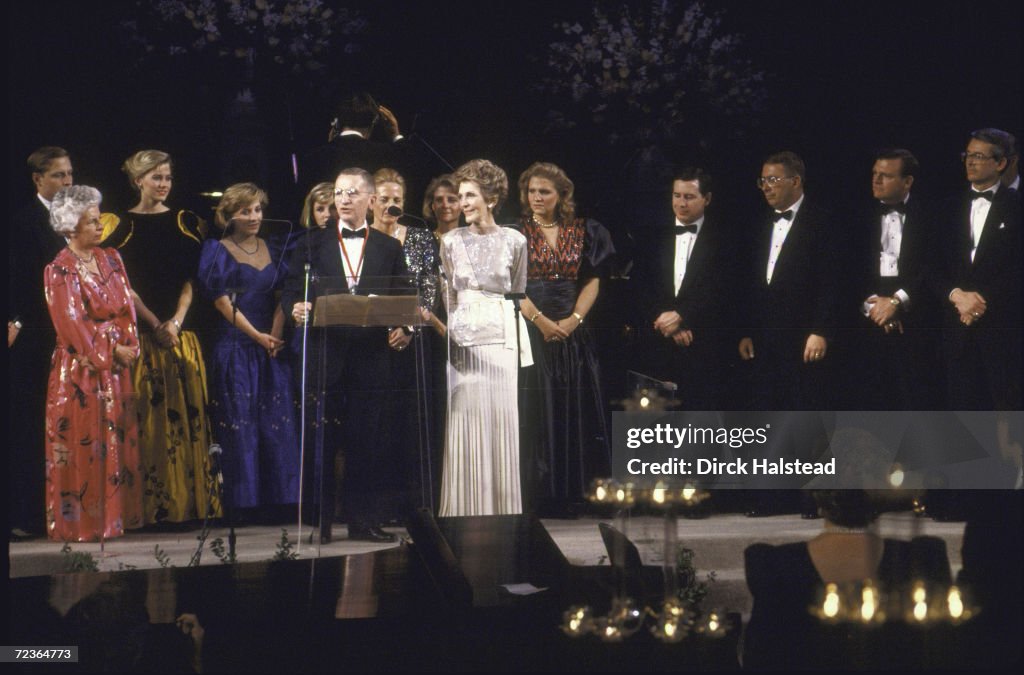 Philanthropist Ross Perot wearing Winston Churchill award