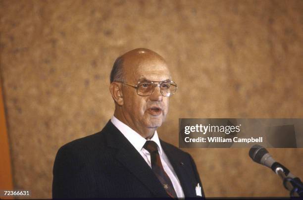 South African PM P.with Botha speaking at Foreign Correspondents dinner.