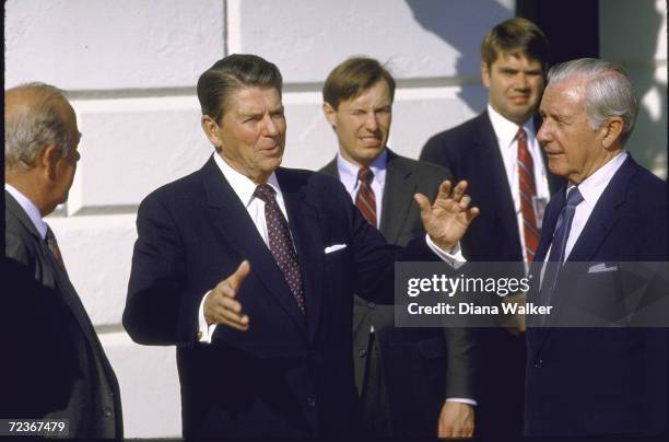 Donald Reegan President Regan Photos and Premium High Res Pictures - Getty Images